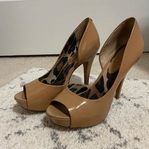 Jessica Simpson Nude patent leather pumps/heels